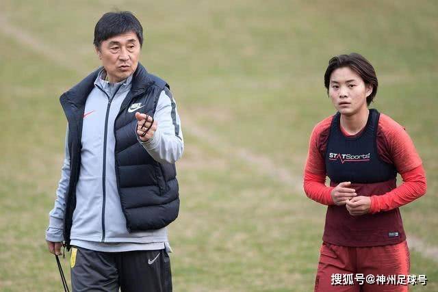 库里复出24分普尔空砍24分 勇士力克奇才4连胜